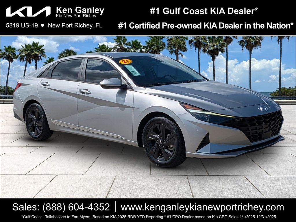 Shimmering Silver Pearl 2021 Hyundai Elantra Sedan Front-Wheel Drive Continuously Variable Transmission