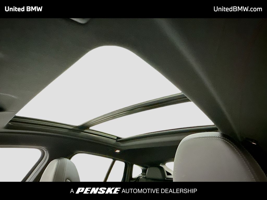 Thumbnail: 2025 BMW X4 - 12