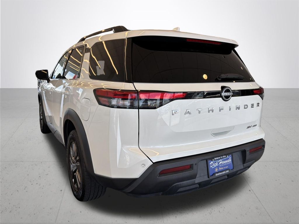 2024 Nissan Pathfinder SV