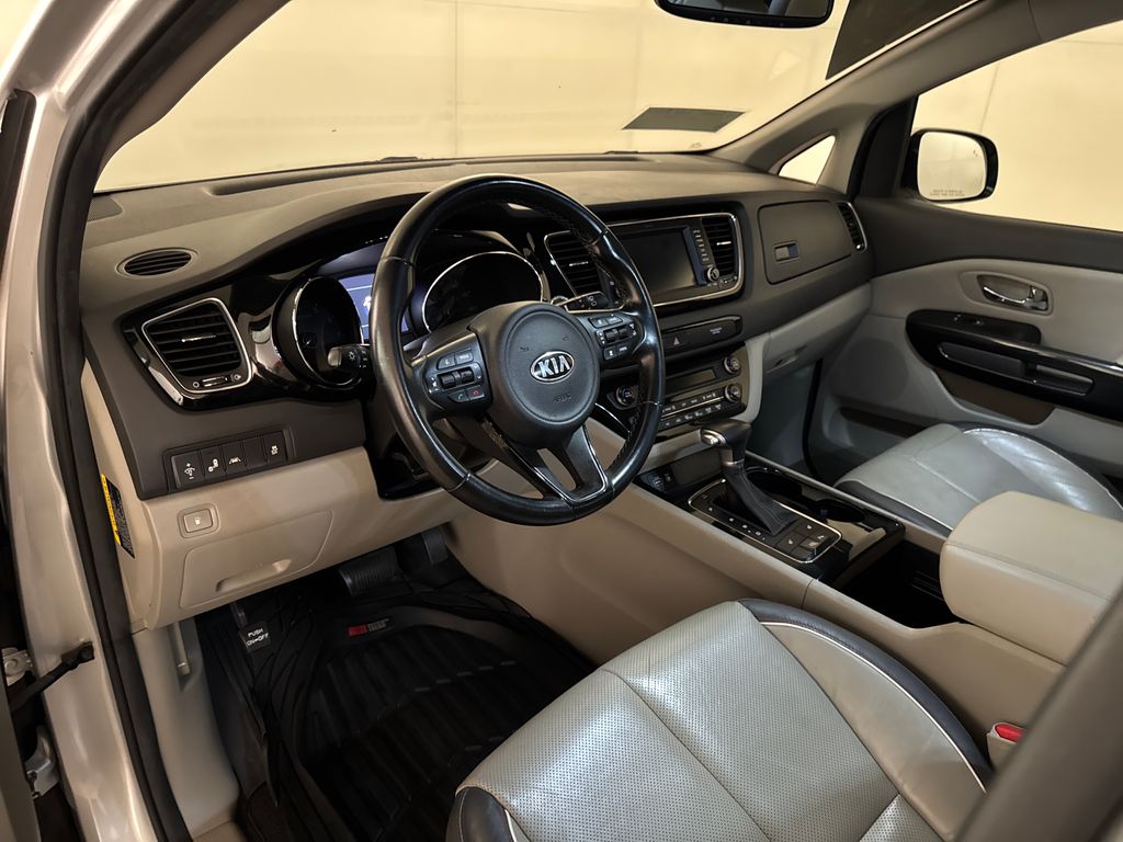 Used 2017 Silver Kia EX image 5