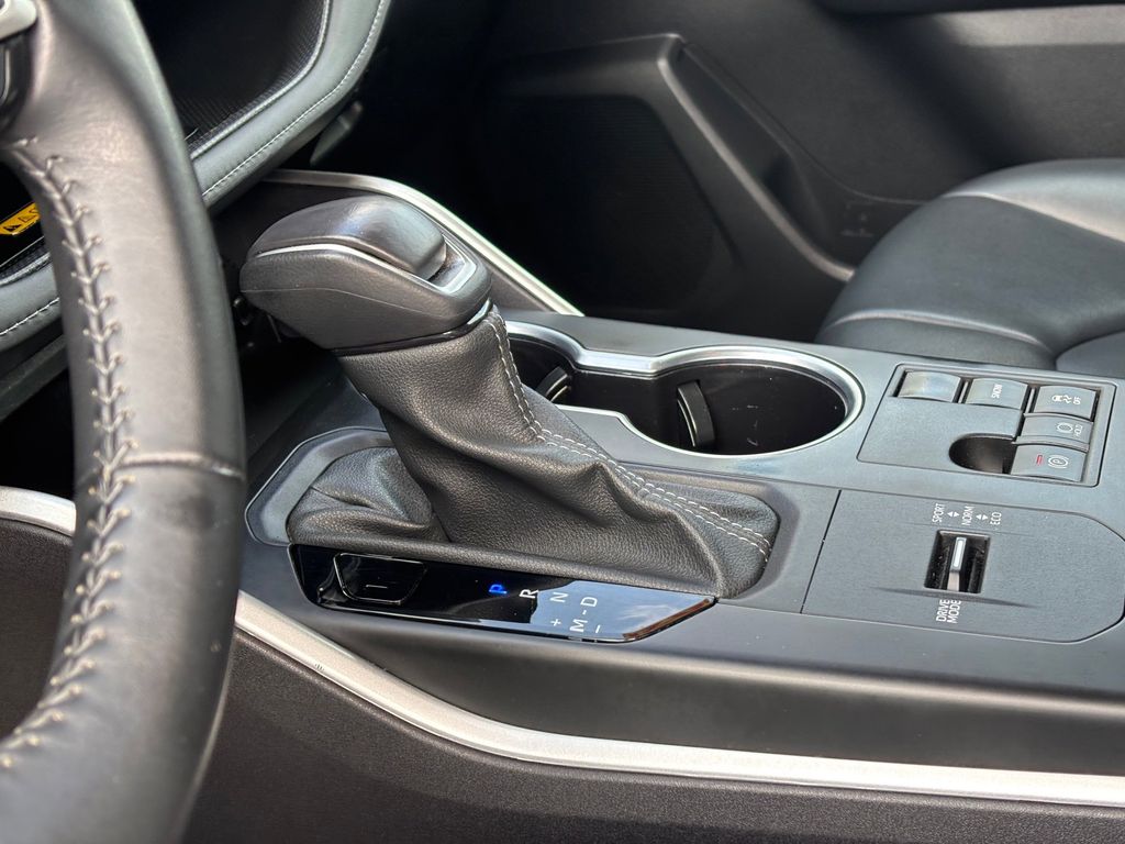 Used Car 2024 Toyota Highlander  Xle For Sale Under $50,000 In Austin, Texas