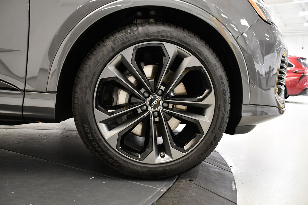 Thumbnail: 2026 Audi Q7 - 16
