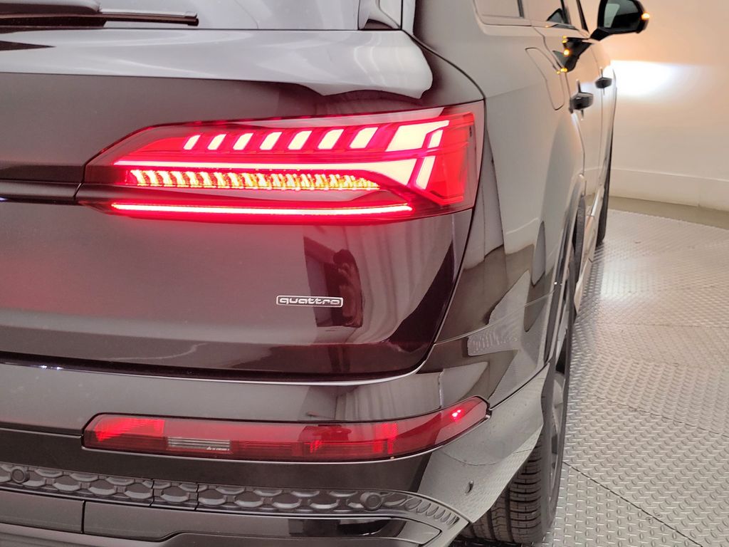 Thumbnail: 2026 Audi Q7 - 9