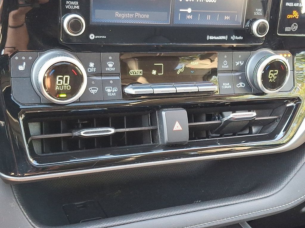 Thumbnail: 2021 Toyota Highlander - 16