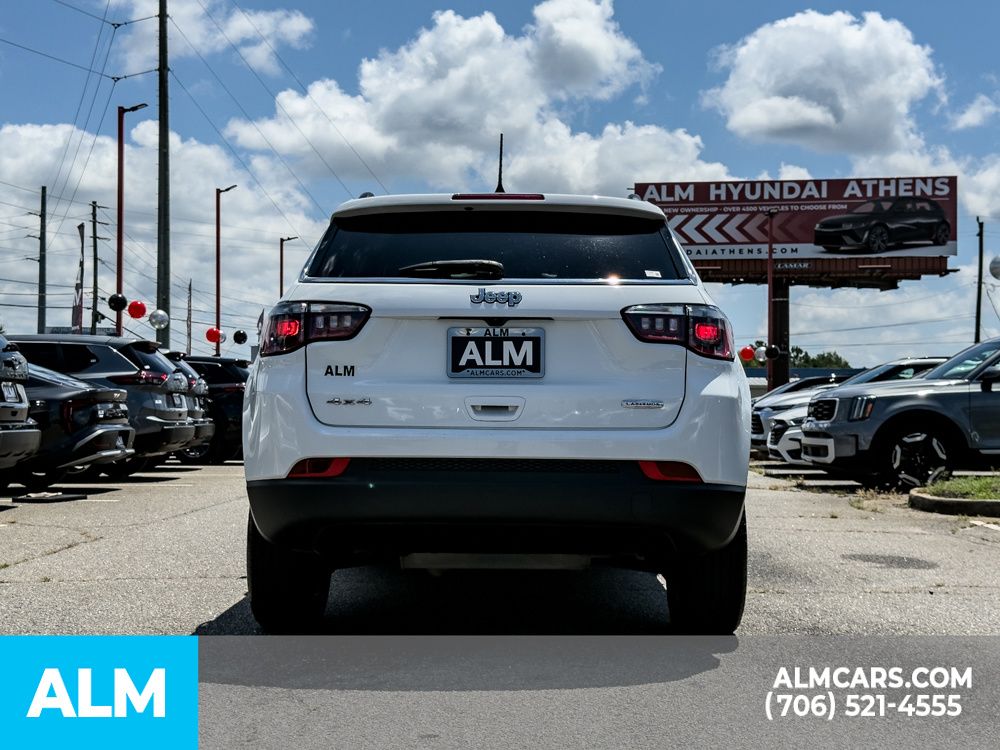 Used 2024 White Jeep Latitude image 6