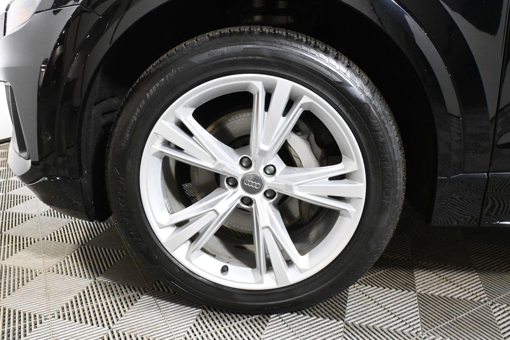 Thumbnail: 2021 Audi Q8 - 12