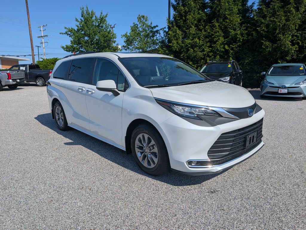 Pearl 2023 Toyota Sienna XLE 7-Passenger AWD Minivan All-Wheel Drive Continuously Variable Transmission