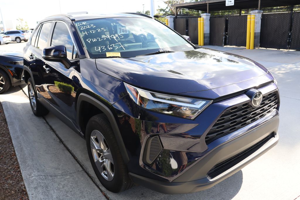 2023 Toyota RAV4 XLE 6