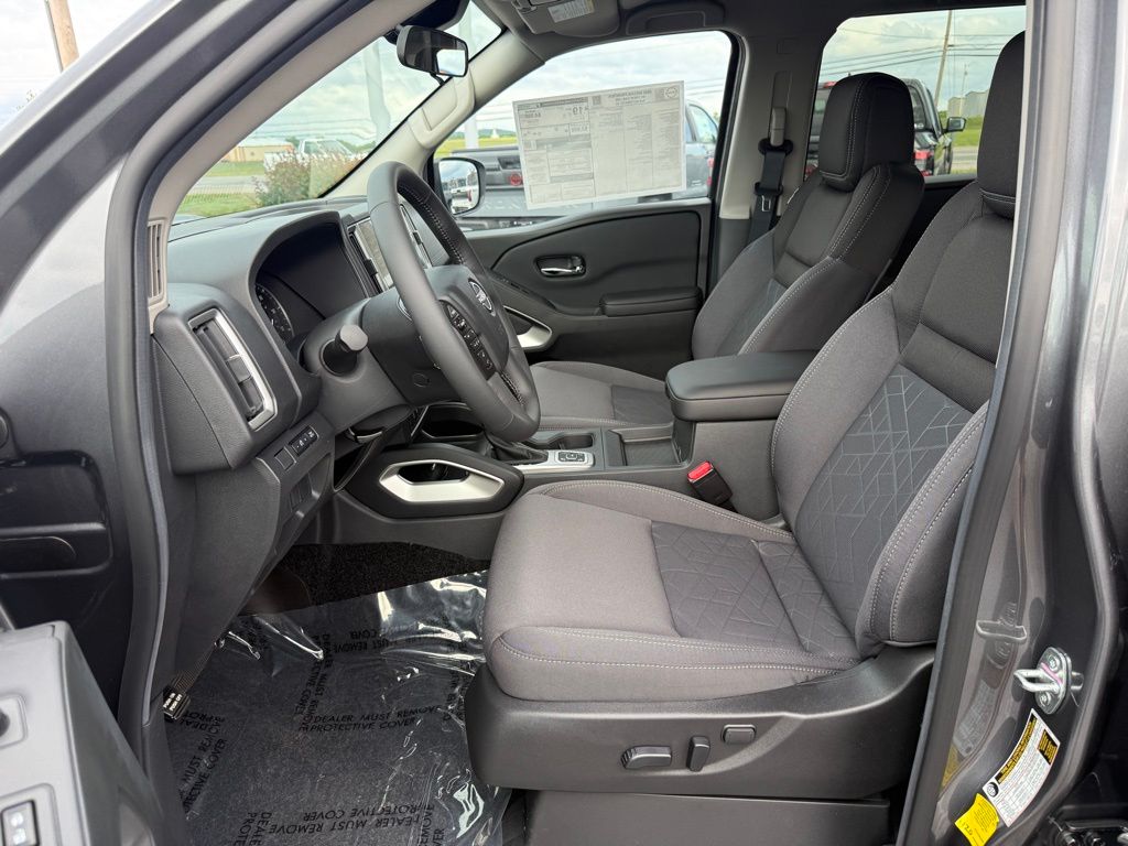 View vehicle photo 4