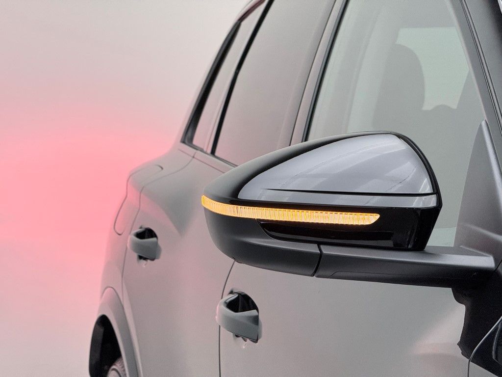 Thumbnail: 2025 Audi Q6 e-tron - 3