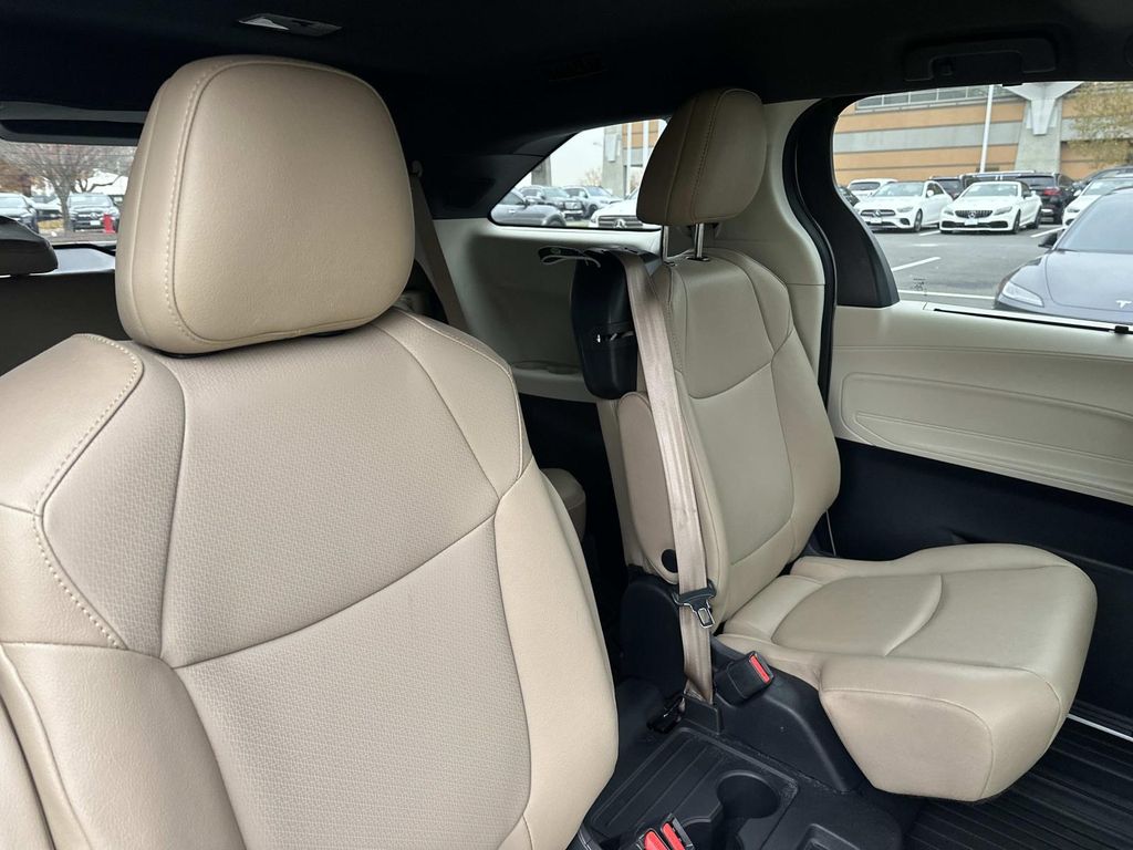 Thumbnail: 2024 Toyota Sienna - 26