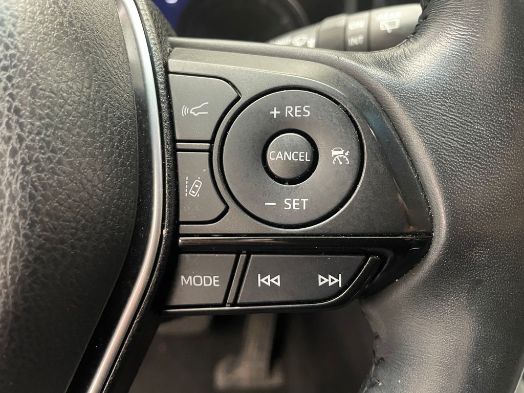 2021 Toyota Venza XLE 22