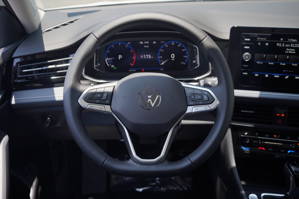 Thumbnail: 2025 Volkswagen Jetta - 9