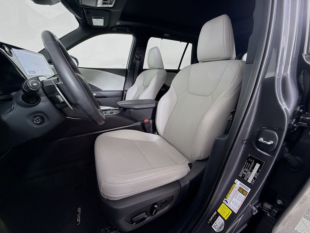 Thumbnail: 2025 Lexus TX - 22