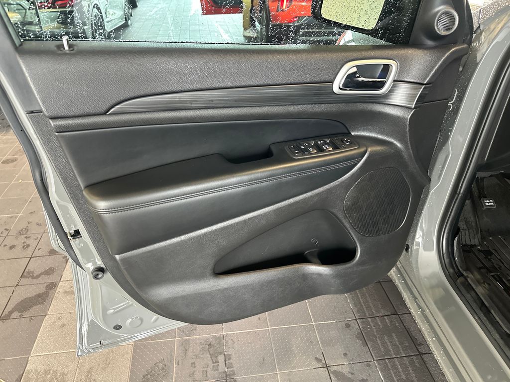 Used Car 2020 Jeep Grand Cherokee  Altitude For Sale Under $25,000 In Austin, Texas