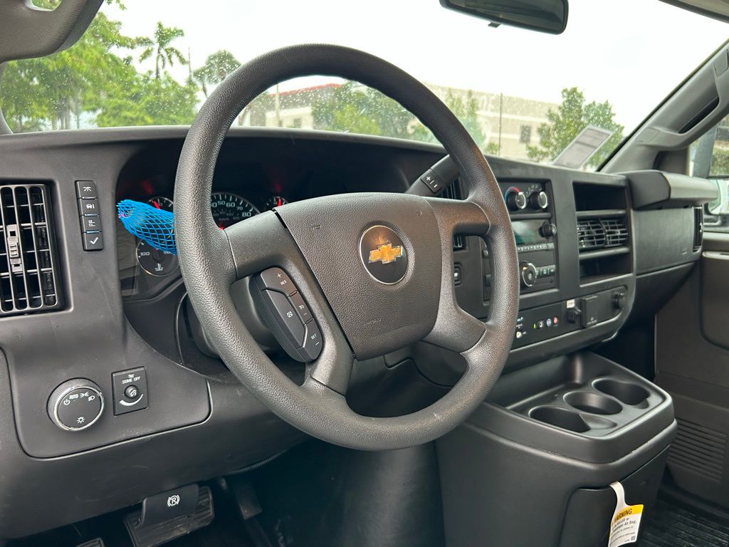 New 2025 Summit White Chevrolet Work Van image 36