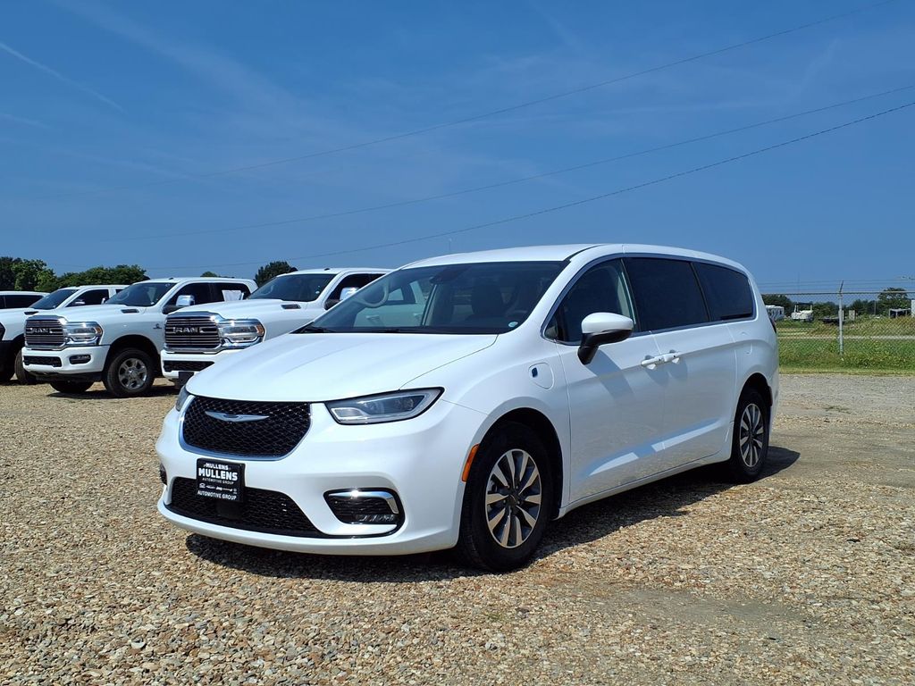2023 Chrysler Pacifica Hybrid Touring L FWD
