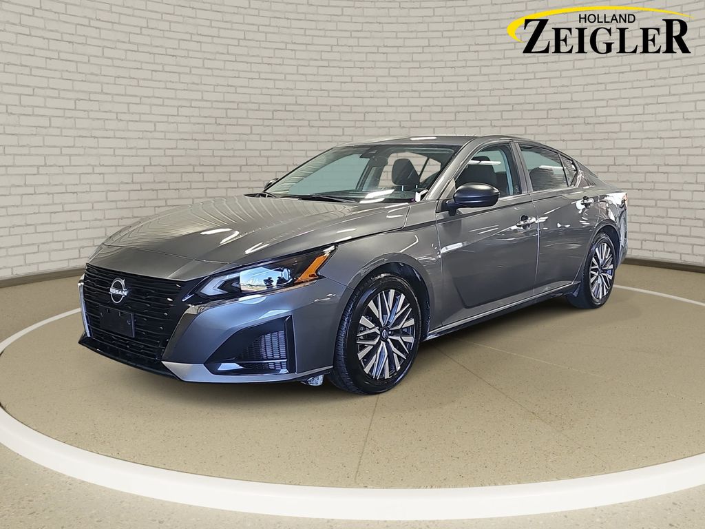 Gray (Gun Metallic) 2025 Nissan Altima Sedan Front-Wheel Drive Continuously Variable Transmission