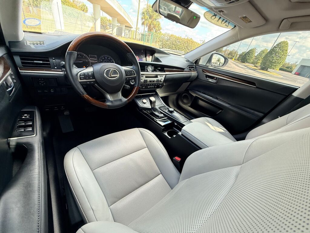 Thumbnail: 2018 Lexus ES - 20