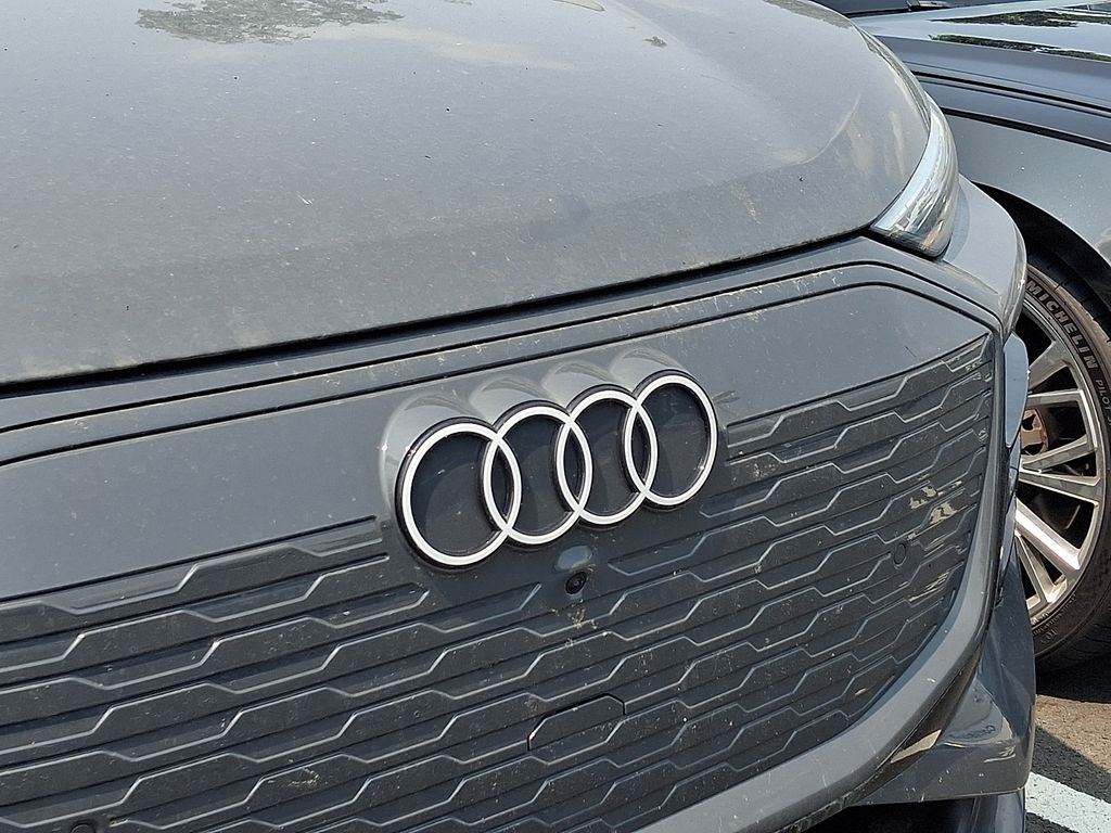 Thumbnail: 2025 Audi Q6 e-tron - 4