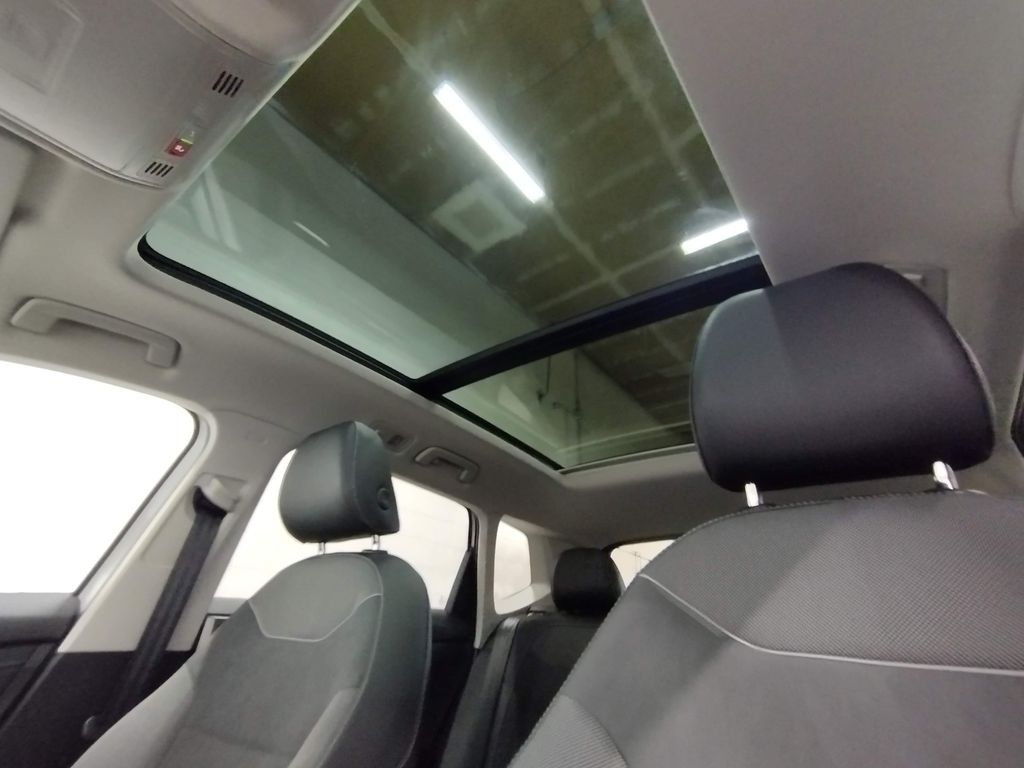 2025 Volkswagen Taos 1.5T SE Black