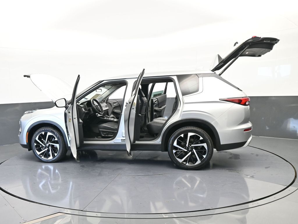 Used 2022 Alloy Silver Metallic Mitsubishi SE image 84