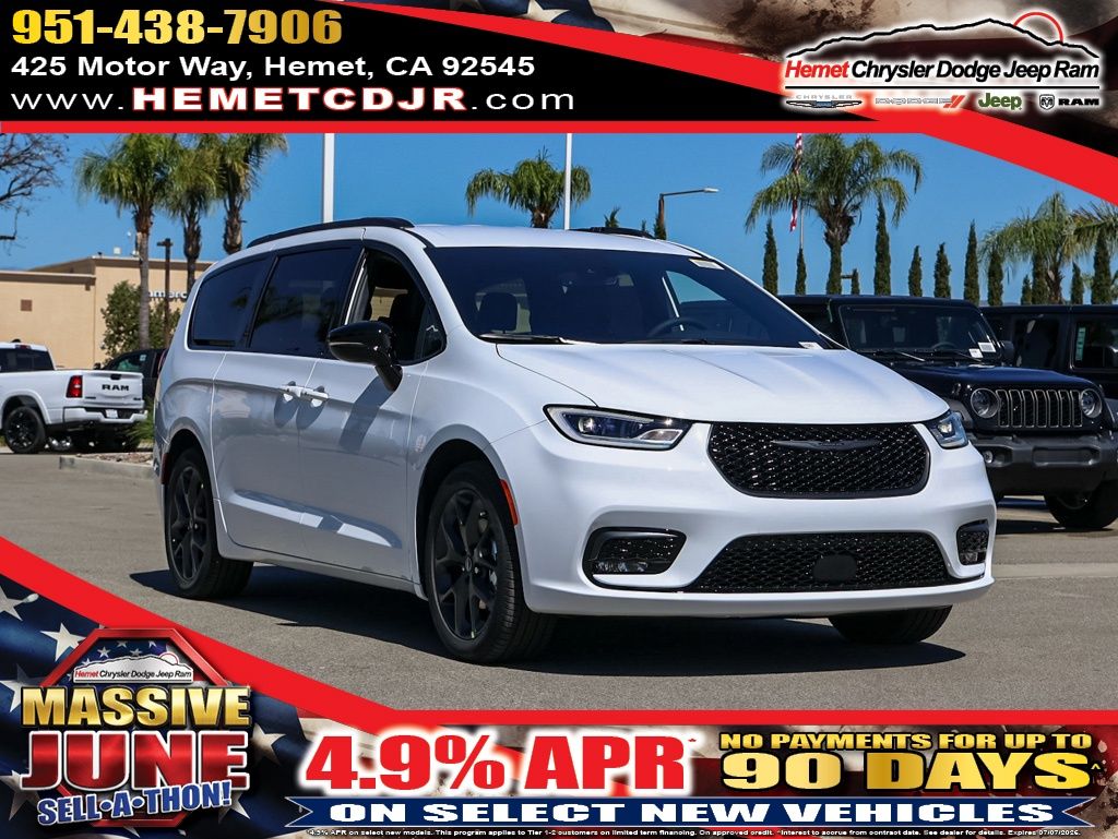 Bright White Clearcoat 2026 Chrysler Pacifica Select FWD Minivan Front-Wheel Drive 9-Speed Automatic