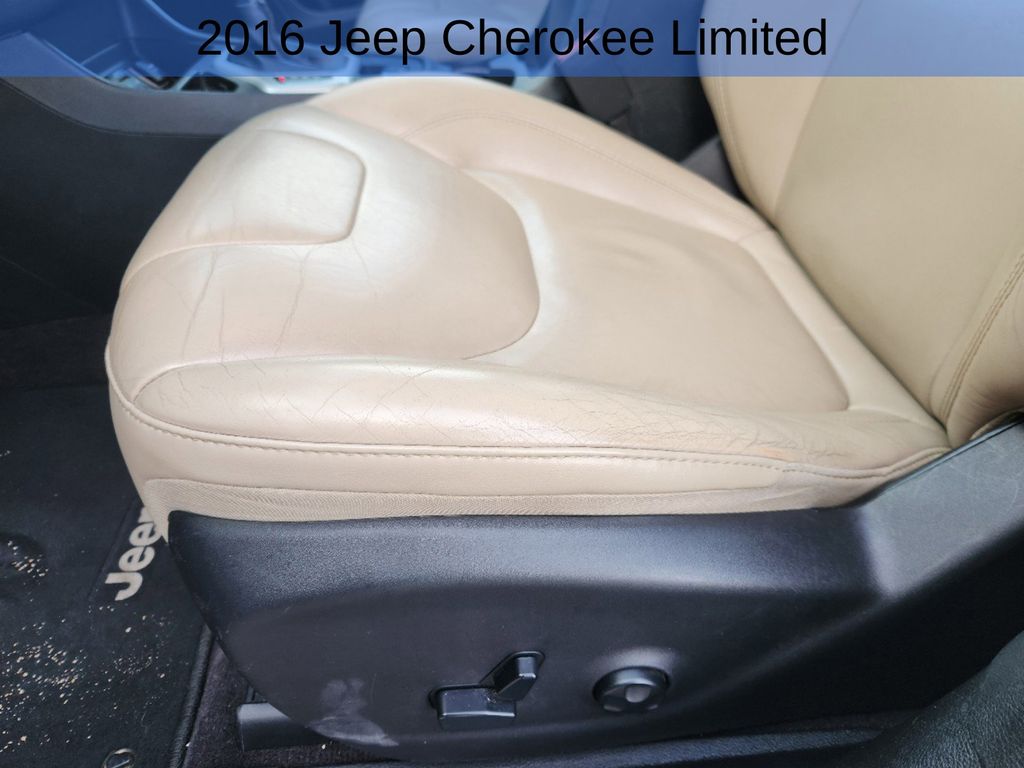 2016 Jeep Cherokee Limited 23