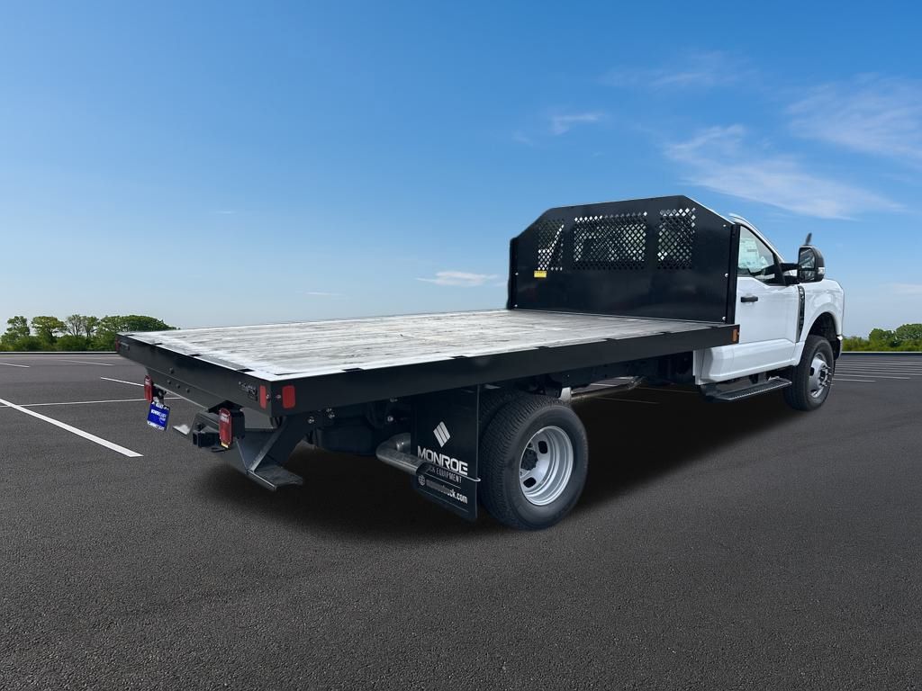 New 2025 Ford Super Duty F-350 Chassis Regular Cab (DRW) 169" Wheelbase XL