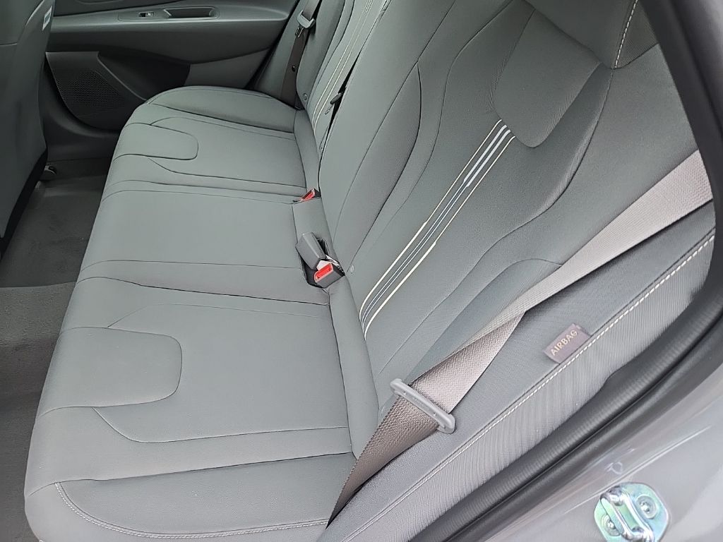 2025 Hyundai Elantra Sport 23