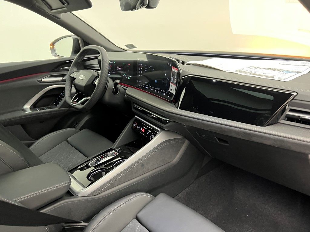 Thumbnail: 2025 Audi SQ5 - 14