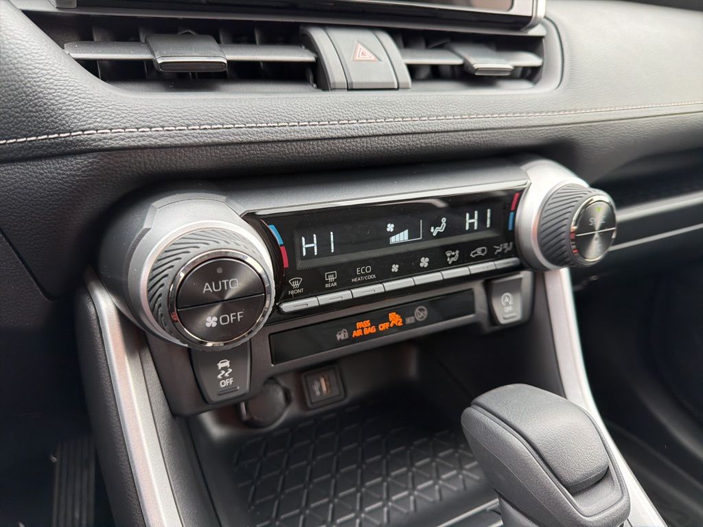 Thumbnail: 2025 Toyota RAV4 - 29