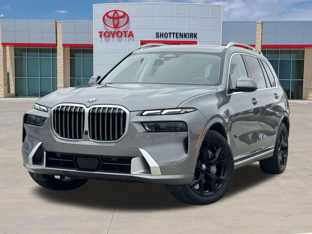 2025 BMW X7 xDrive40i's photo