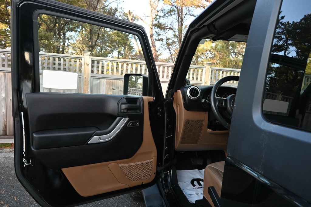 Thumbnail: 2014 Jeep Wrangler - 8