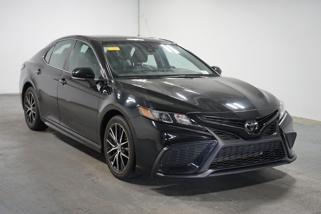 2023 Toyota Camry SE 3