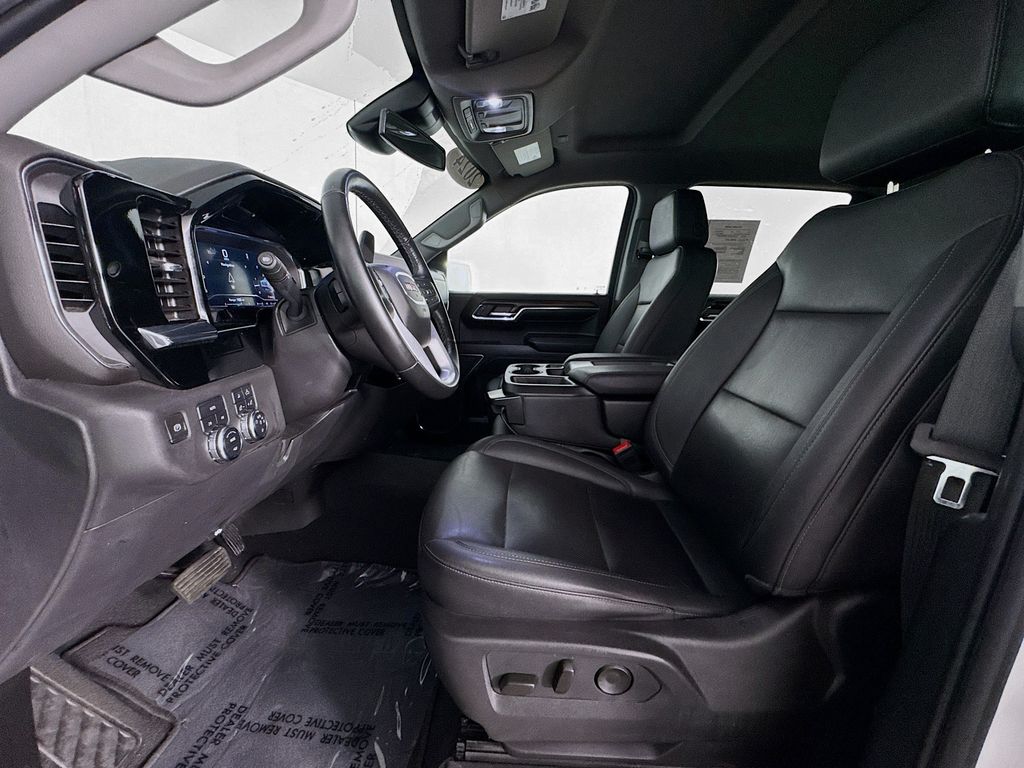 2024 GMC Sierra 1500 SLT - Photo 18