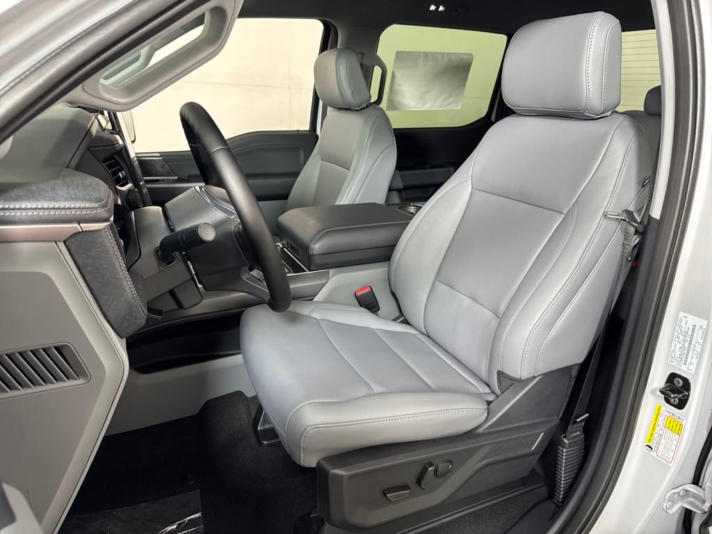 2025 Ford F-150 Lightning photo 16