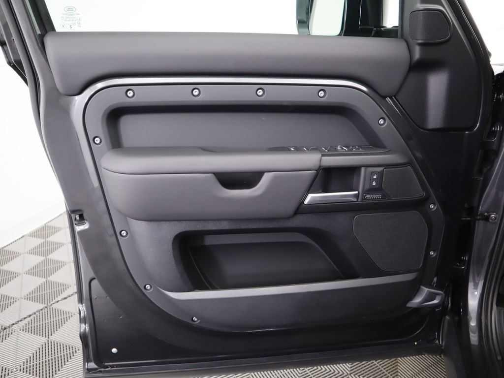 Thumbnail: 2025 Land Rover Defender - 24