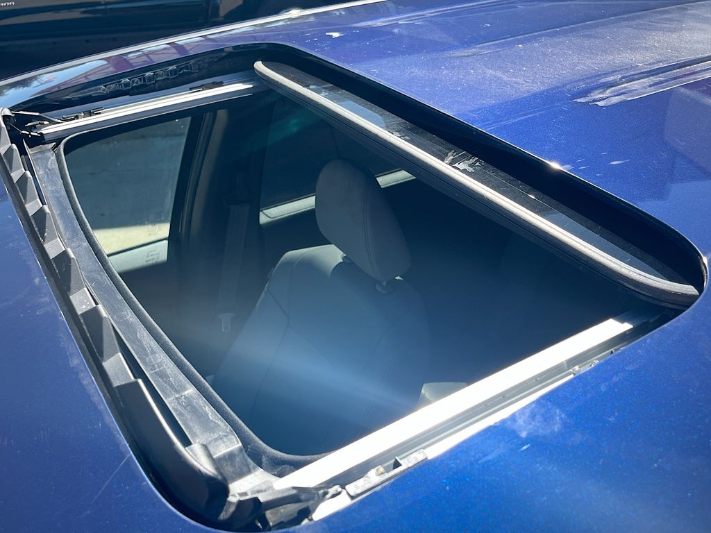 Used 2023 Blue Honda EX-L image 22