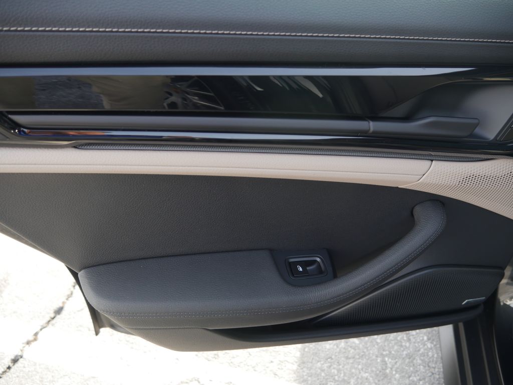 Thumbnail: 2026 Porsche Panamera - 20