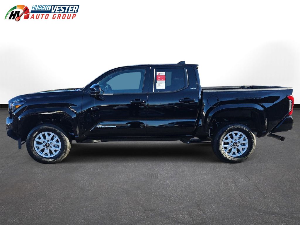 2025 Toyota Tacoma SR5's photo