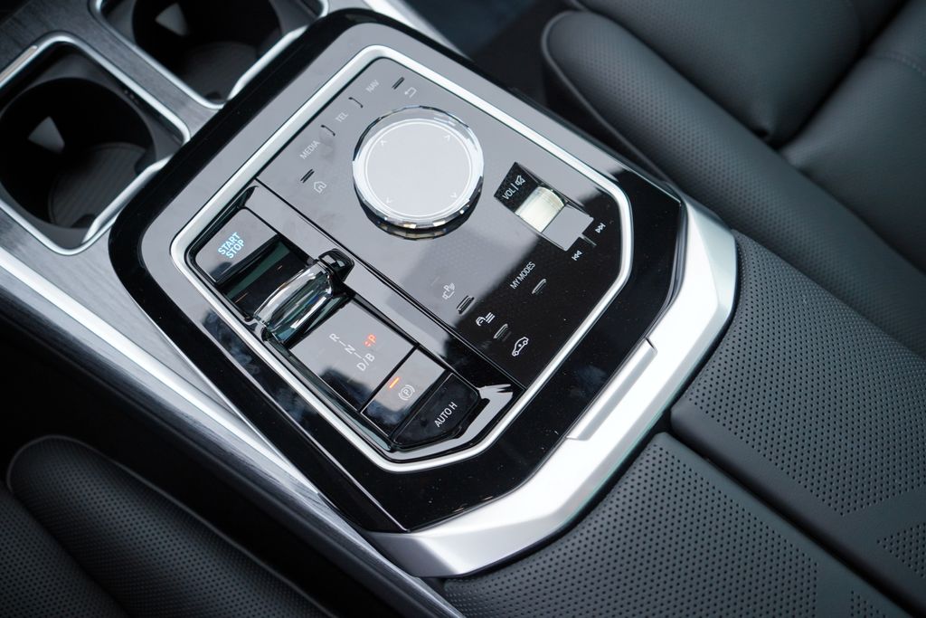 Thumbnail: 2026 BMW i7 - 19