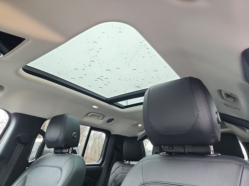 Thumbnail: 2023 Land Rover Defender - 15