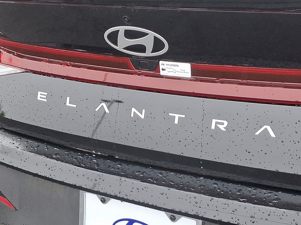 2025 Hyundai Elantra Sport 11