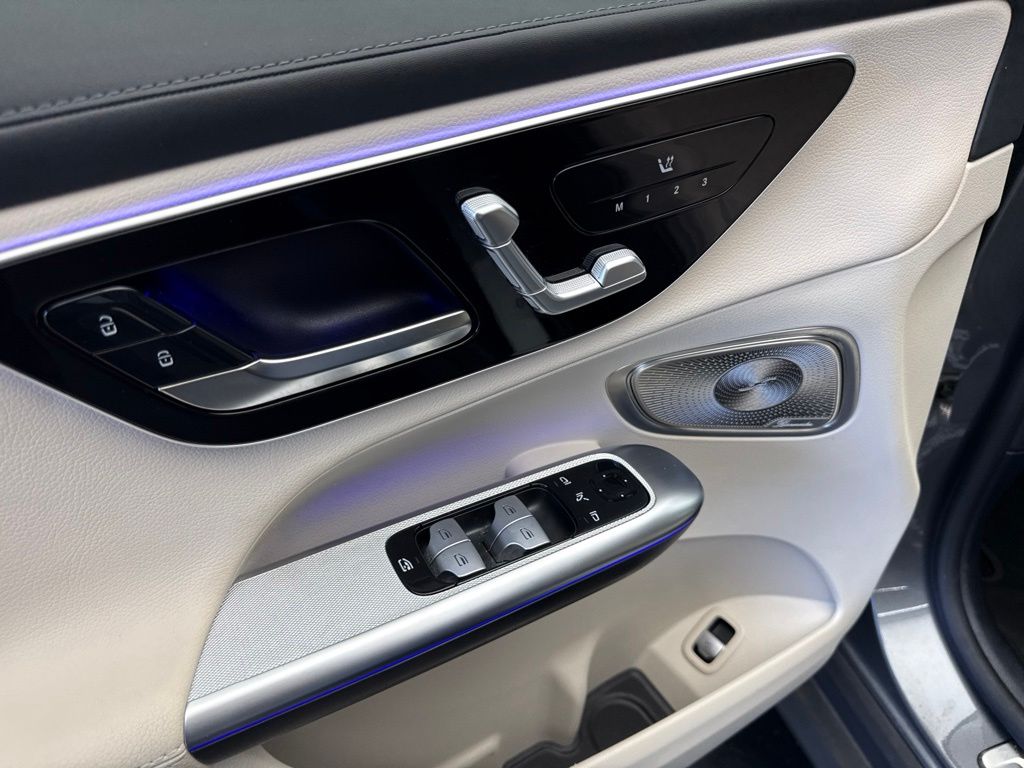 Thumbnail: 2023 Mercedes-Benz GLC - 16