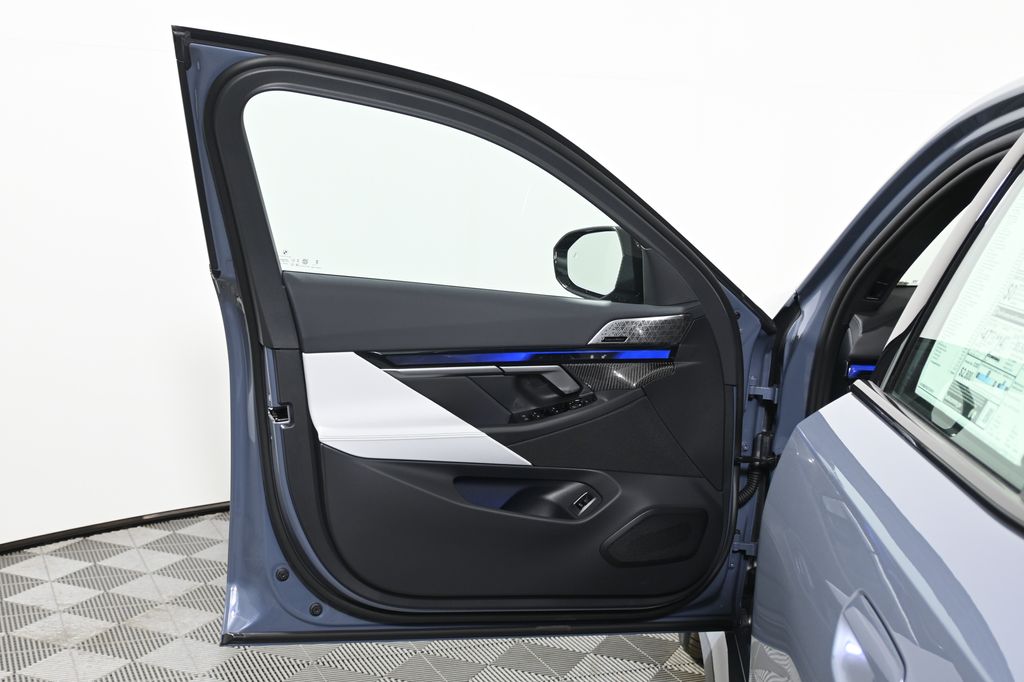 Thumbnail: 2026 BMW M5 - 28