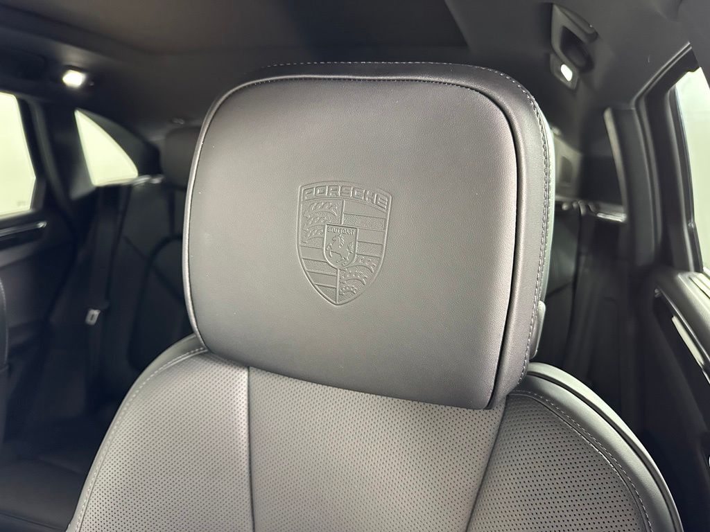 Thumbnail: 2026 Porsche Macan - 22