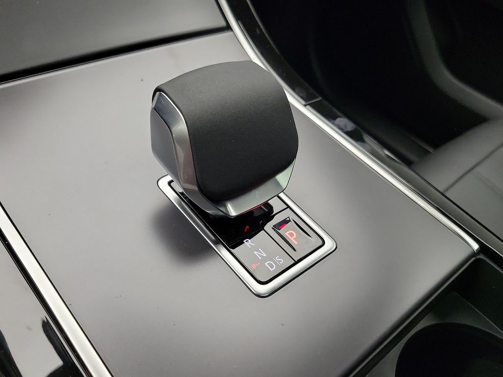 Thumbnail: 2025 Land Rover Range Rover Velar - 10