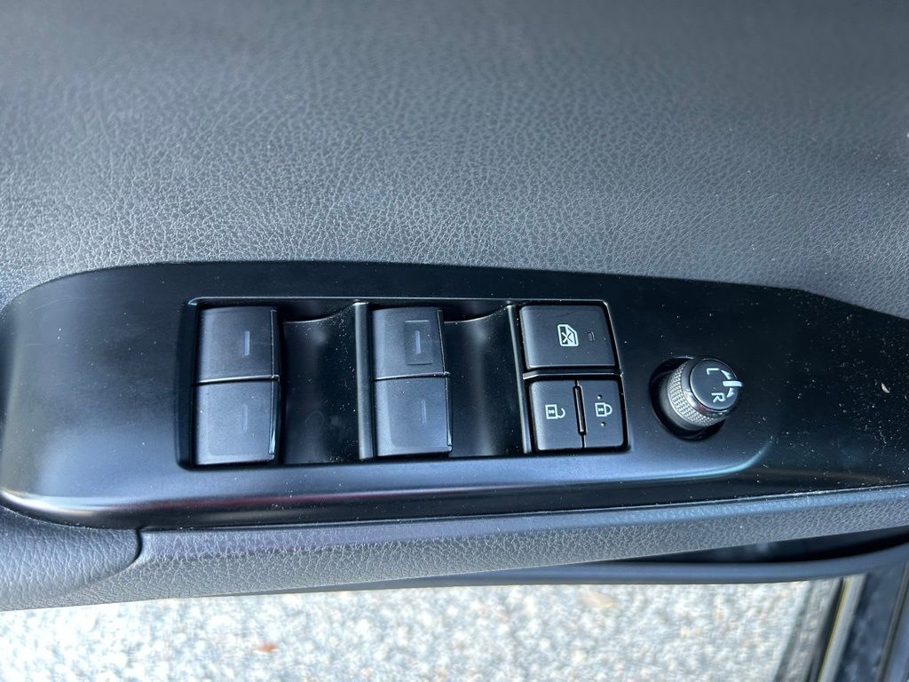 Thumbnail: 2025 Toyota Camry - 17