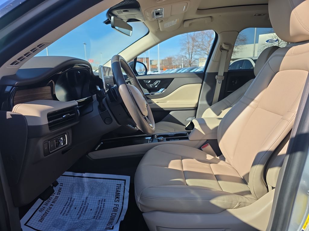 Used 2022 Silver Lincoln Reserve image 17